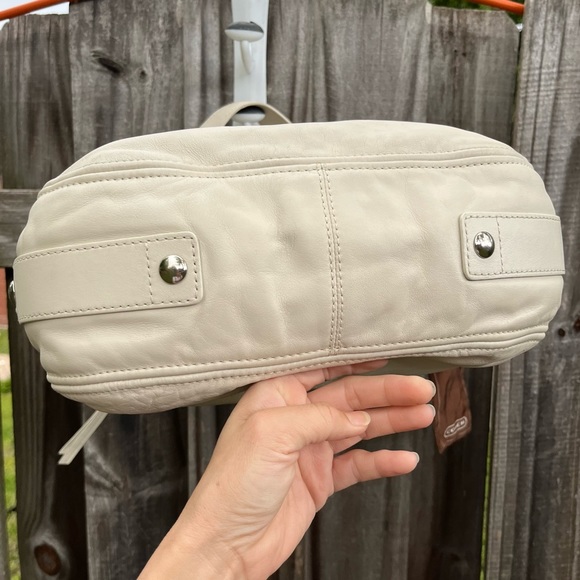 Large Leather Coach Zoe Hobo Bag in cream/ivory - Picture 5 of 14